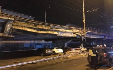 Он устал: обвалившийся в Киеве мост вызвал волну смеха и гневных шуток в сети