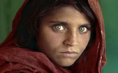 "Афганская девочка" с обложки National Geographic в 1985 году сбежала от талибов