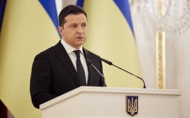 Україна вводить воєнний стан — Зеленський