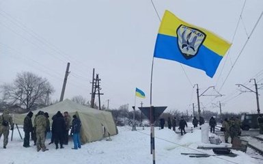 Блокада Донбасса расширилась: появились фото с места событий