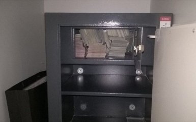 Луценко показал богатства задержанного коррупционера: опубликованы фото