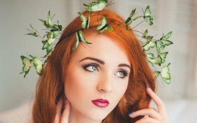 Украинская мастерица восхитила сеть коронами из бабочек: опубликованы фото