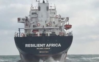 Первые гражданские суда следуют по временному коридору в украинский порт