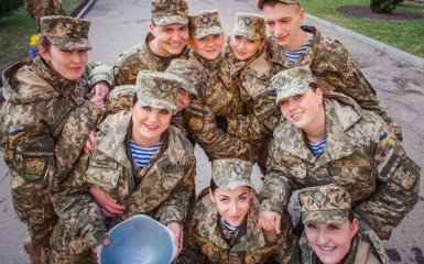 Порошенко підписав закон про забезпечення рівних прав жінок та чоловіків в армії