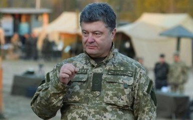 Порошенко встретился с танкистами в зоне отвода вооружений: опубликованы фото