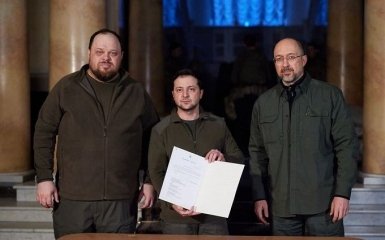 Зеленский подписал заявку на членство Украины в ЕС