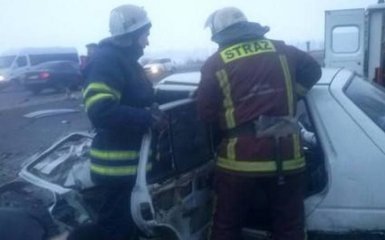 Под Киевом военный устроил ДТП, три человека погибли: появились фото