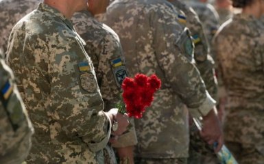 Перший День пам'яті захисників в Україні: зворушливі фото