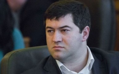 И глаза закрыты: появилось видео момента, когда Насирову вручают подозрение