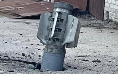 Российская ракета попала в многоэтажку в Запорожье — видео