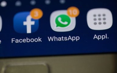 Индийцы массово бросили WhatsApp ради Signal после шутки — его якобы разработали на санскрите