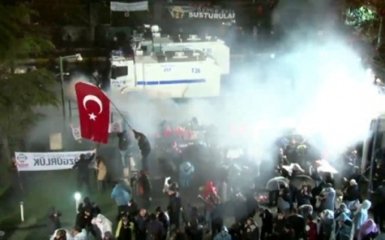 Опубліковано відео штурму поліцейськими в Турції офісу опозиційної газети