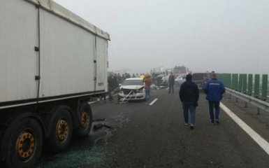 В страшній аварії в Румунії зіткнулися три десятки авто: з'явилися фото і відео