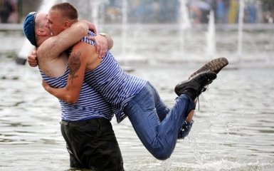 В России пьяная компания устроила массовую драку: опубликовано видео