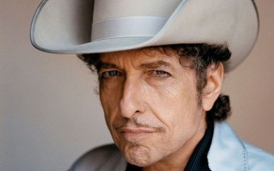 Нобелевскую премию по литературе получил знаменитый американский певец