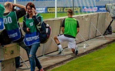 Футболіст ПАОКа сходив в туалет за ворота на стадіоні "Динамо" (ФОТО)