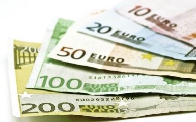 Курс валют на сьогодні 1 листопада: долар подешевшав, евро дешевшає
