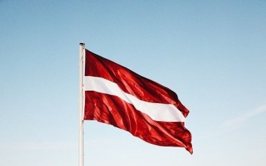Латвия аннулировала лицензию телеканала "Дождь" после громкого скандала