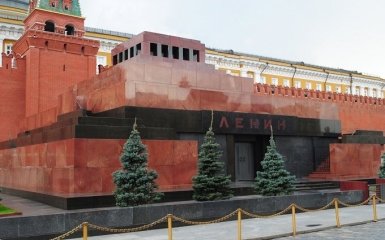 В Украине на примере показали, как Россия поклоняется покойникам