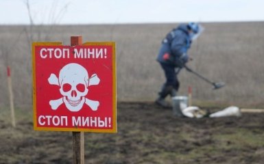 На Донбасі окупанти обстріляли піротехніків під час розмінування