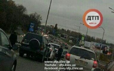 Масштабное ДТП с дюжиной авто в Киеве: появилось видео
