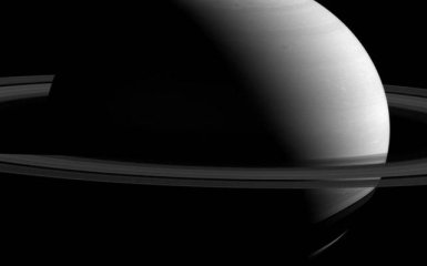 NASA опублікувало новий знімок Сатурна і його супутника Діони