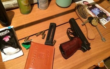 В Киеве мужчина стрелял с балкона по людям и по полиции: опубликованы фото