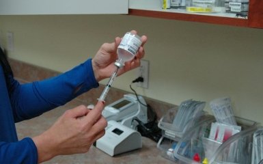 ВОЗ рекомендовала прививки против COVID-19 даже после болезни