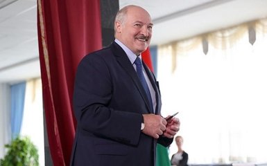 Журналисты показали роскошные дворцы, эксклюзивные самолеты и элитный автопарк Лукашенко