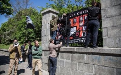 В Киеве появилась стена позора для владельцев СМИ: опубликованы фото