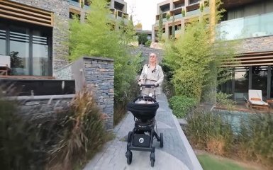 Телеведуча Василіса Фролова запустила YouTube-шоу про подорожі з дітьми "Baby on board"