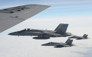 Угроза или гостеприимство: швейцарские ВВС сопроводили "свиту Путина" - яркое видео