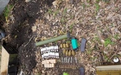 СБУ нашла возле базы отдыха тайник с боеприпасами: появились фото
