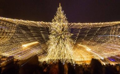 Как в Киеве зажигали новогоднюю елку: появились яркое видео с высоты и фото