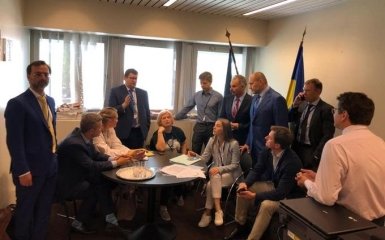 Українська делегація на знак протесту залишила залу засідань ПАРЄ