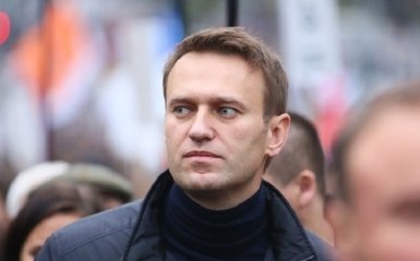 У Росії одного з лідерів опозиції закидали презервативами: з'явилося відео