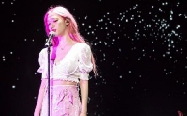 Всесвітньо відома 25-річна співачка скоїла самогубство