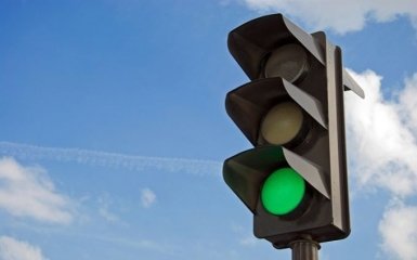 В России чиновники крупно оконфузились со светофором: опубликованы фото