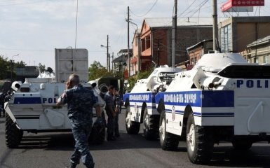 Захоплення поліції в Єревані: з'явилася нова інформація про заручників і відео