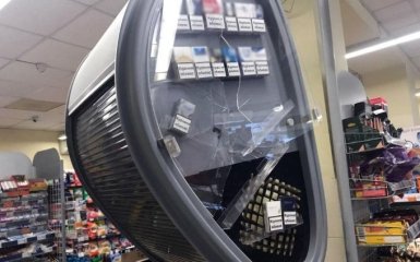 Мариупольчанин разгромил топором кассы в АТБ после конфликта из-за маски