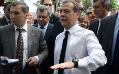 Денег нет, но вы держитесь: слова Медведева крымчанам взорвали соцсети