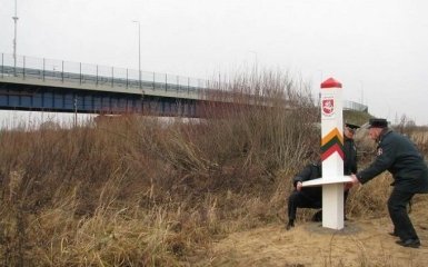 Литва збудує загородження на кордоні з Росією