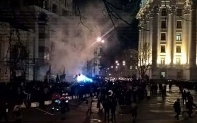 Марш добровольців в центрі Києва обернувся погромами: з'явилися подробиці і фото