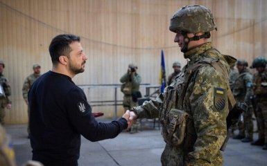 Зеленський відвідав передові позиції ЗСУ в Авдіївці — відео