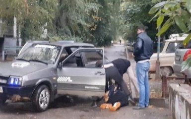В Запорожье женщины-полицейские "крышевали" банду: появилось видео задержания