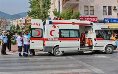 У Туреччині обвалився пірс п'ятизіркового готелю, затиснувши людей: опубліковані фото