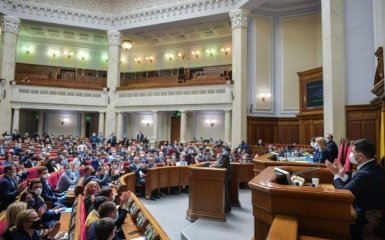 Залізо не витримує турборежим: у Раді загорівся пульт голосування нардепа