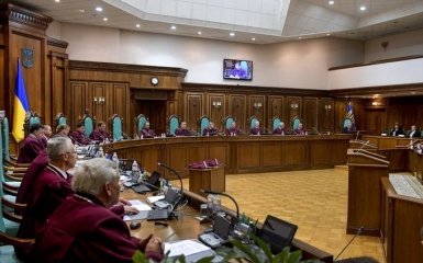 Отменит ли Конституционный суд указ о досрочных выборах: прогнозы экспертов