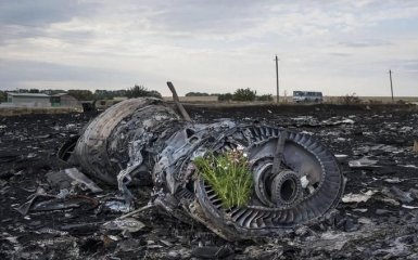 В Украине на пальцах объяснили новую ложь России о гибели MH17