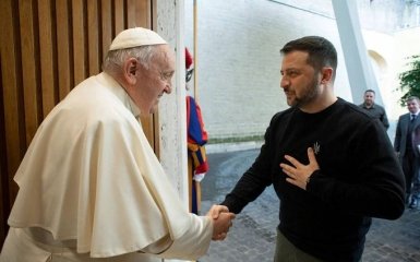 Зеленский прибыл в Ватикан и встретился с Папой Римским — видео